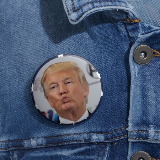 Trump Kiss Face Pin Button 2